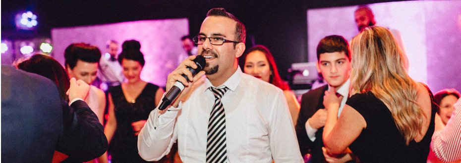 Arabischer saenger live band singt auf der tanzfla